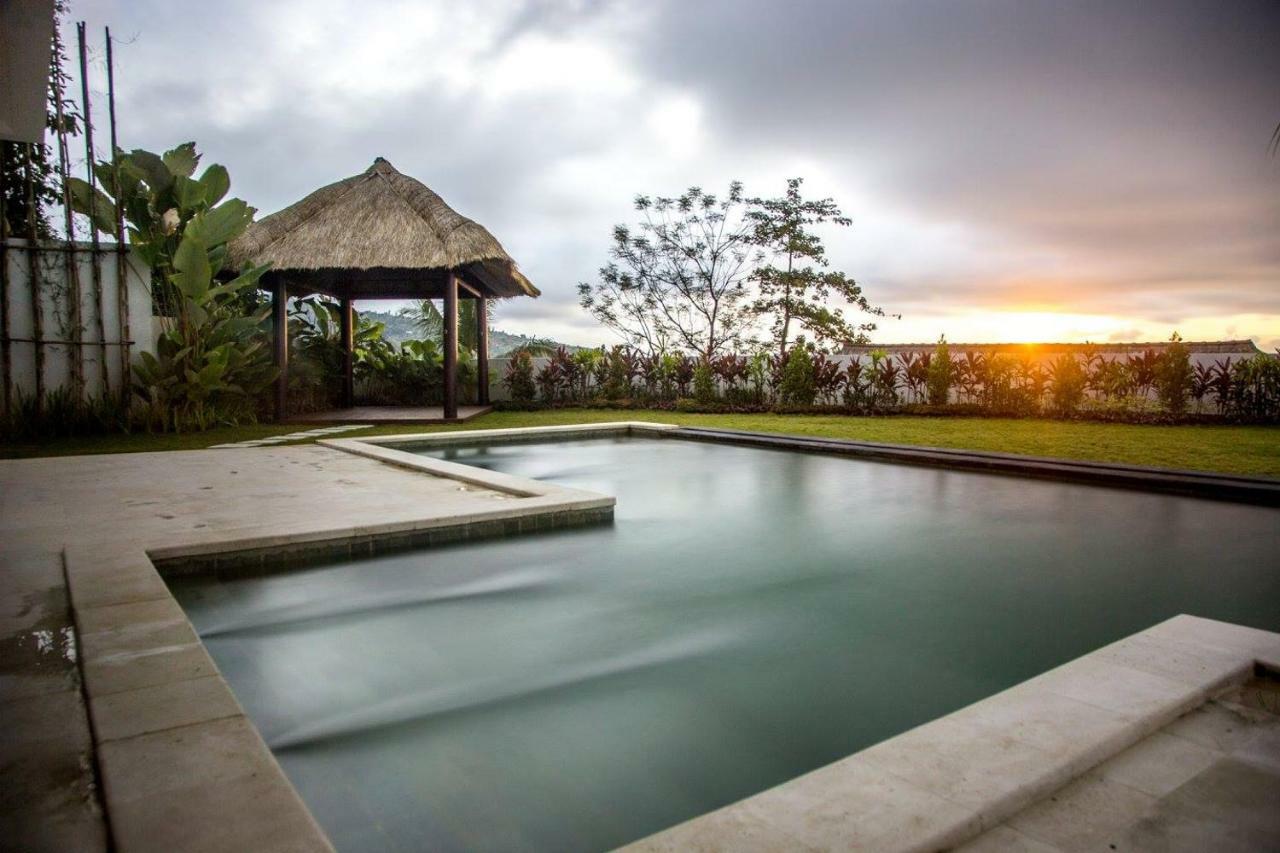 Villa Putih โลวินา ภายนอก รูปภาพ
