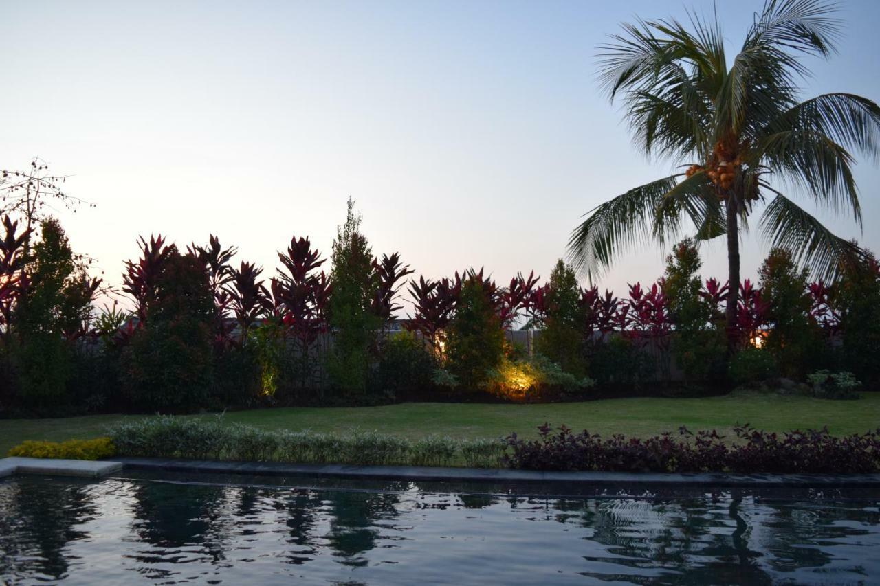 Villa Putih โลวินา ภายนอก รูปภาพ