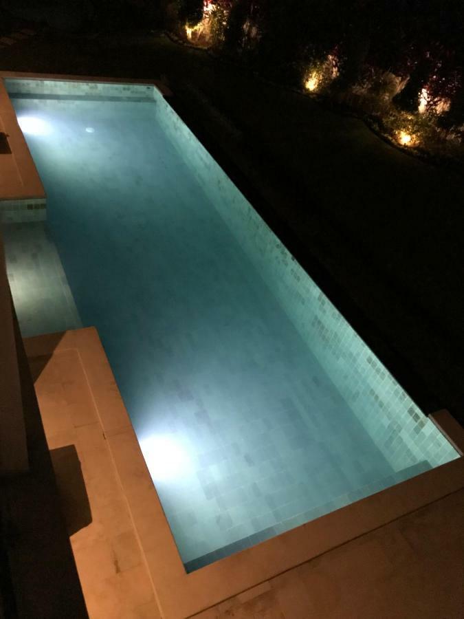 Villa Putih โลวินา ภายนอก รูปภาพ